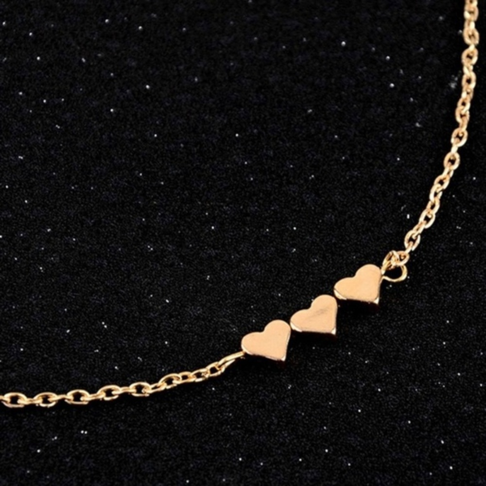 🍀 3/$25!! Gold Heart Dainty Love Necklace - Picture 2 of 2